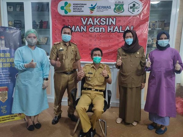 Sekda Pinrang Terima Vaksin Covid-19 Tahap Kedua