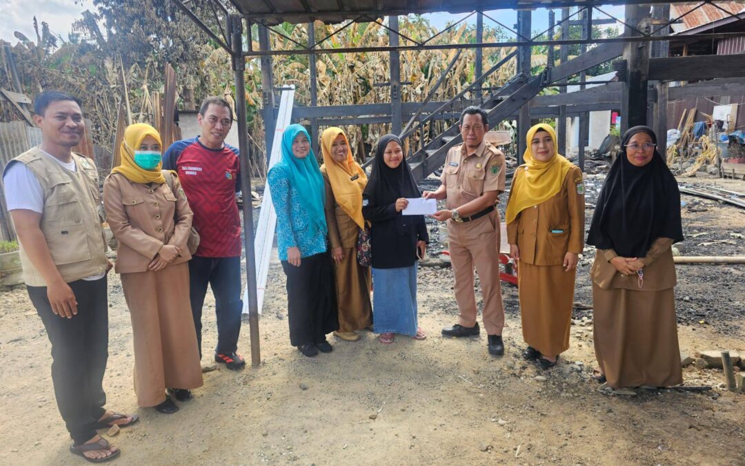 Dinas Kesehatan Pinrang Salurkan Bantuan Kemanusiaan untuk Korban Kebakaran di Libukang