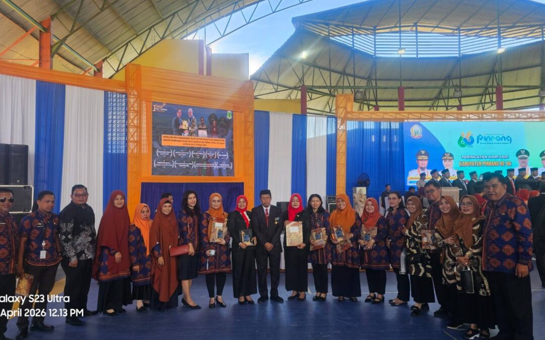 Sabet Predikat “Sangat Baik”, Dinkes Pinrang Terima Penghargaan Citra Pelayanan Prima di HUT Ke-66